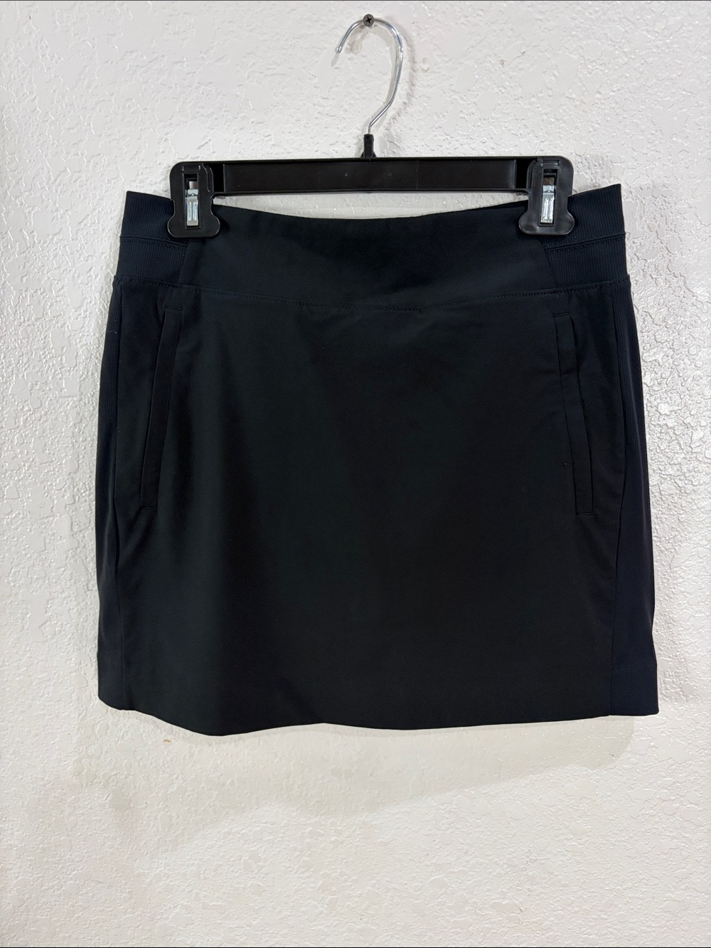 Athleta Classic Black Women’s Skirt-short,Size 6